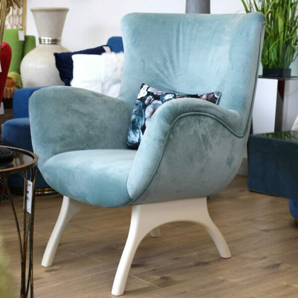 fauteuil en velours bleu clair décoration boutique plume magasin de déco rouen le petit quevilly normandie