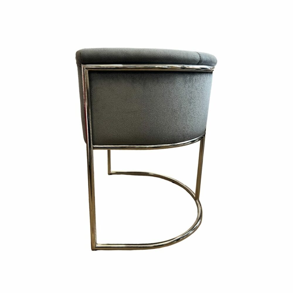 chaise en velours grise avec pied métal décoration boutique plume magasin de déco rouen le petit quevilly normandie