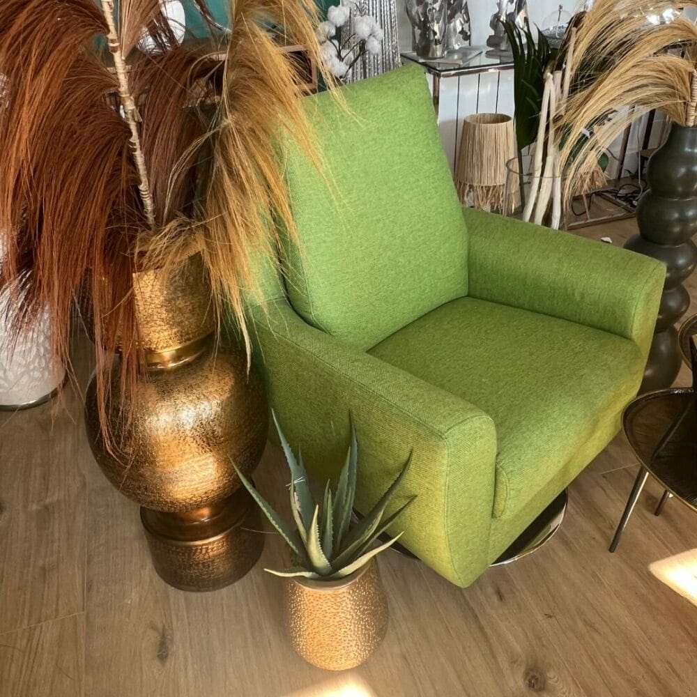 fauteuil en tissu vert pistache pivotant sur pied chrome décoration boutique plume magasin de déco rouen le petit quevilly normandie