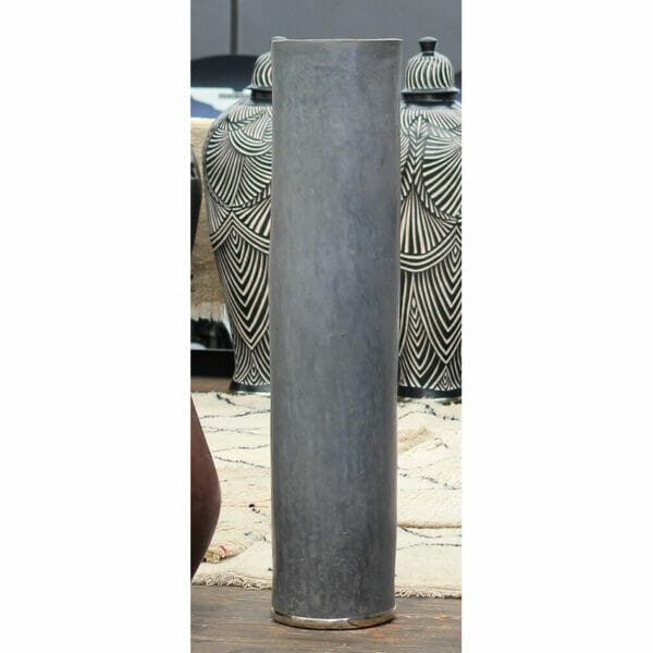 grand vase cylindrique en terre cuite gris