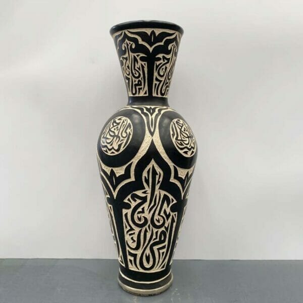 grande jarre en terre cuite noir et écru motif arabe