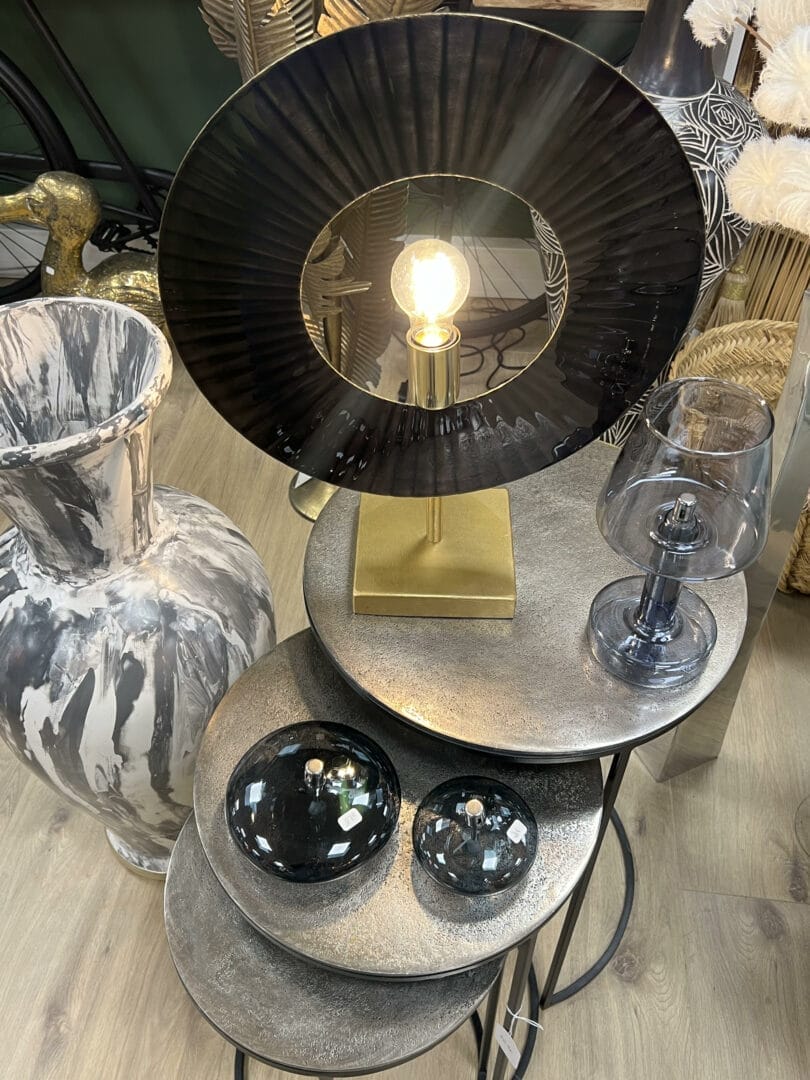 Lampe Lily - lampe cercle avec stries or. Boutique plume magasin de décor Rouen le petit quevilly Normandie