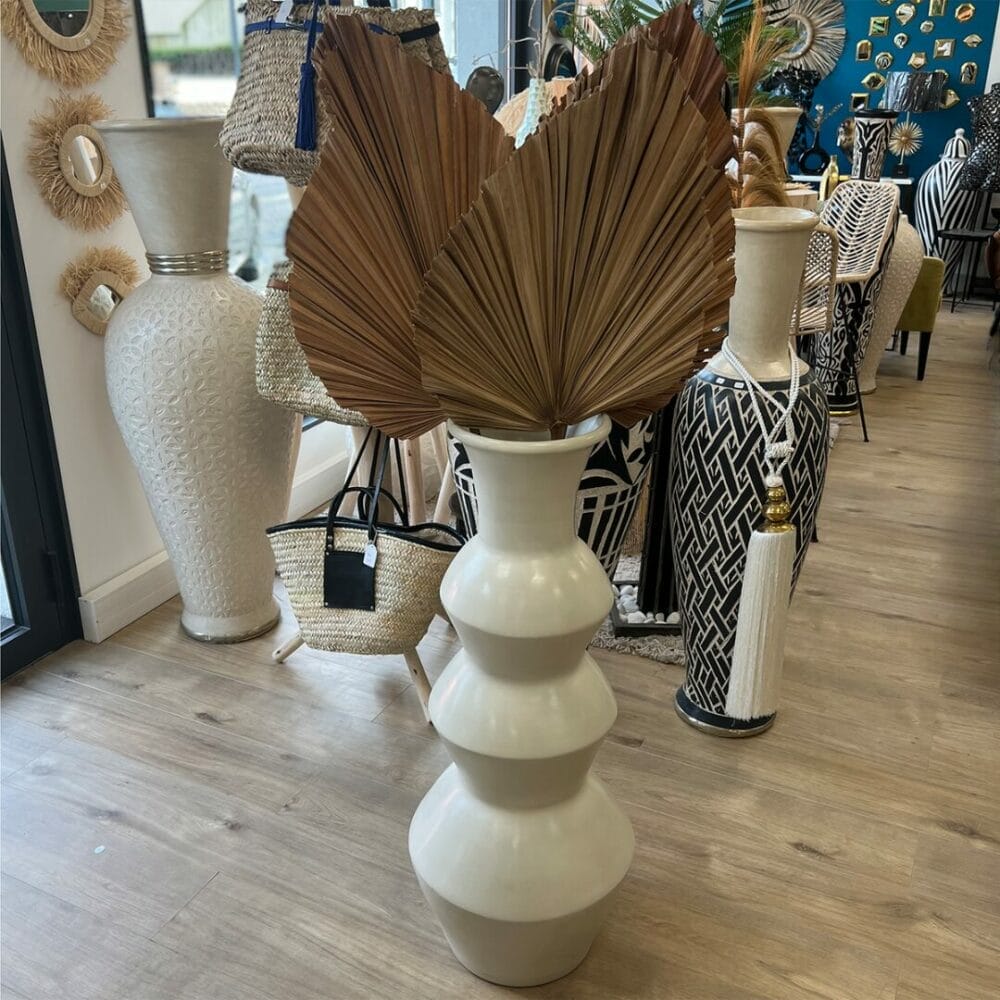 Vase Lisa écru artisanal en céramique (terre cuite) décoration boutique plume magasin de déco Rouen le petit quevilly normandie