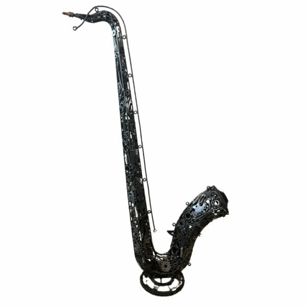 Sculpture saxophone en métal recyclé décoration boutique plume Rouen Le Petit-Quevilly Normandie