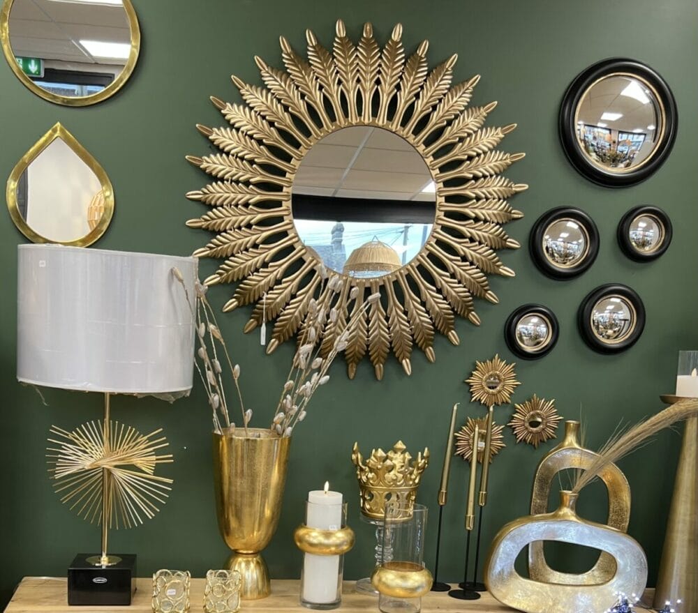 Miroir sorcière rond noir et or décoration boutique plume magasin de déco le petit quevilly Rouen normandie