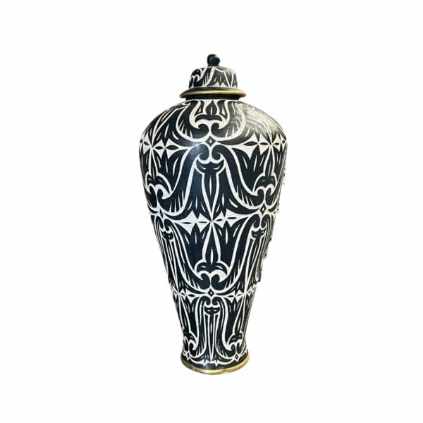 jarre (avec chapeau) marocaine artisanale en terre cuite sculptée à la main noire et blanche décoration interieure et exterieure boutique plume magasin de déco rouen le petit quevilly normandie