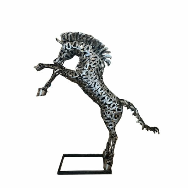 Sculpture cheval complet artisanale en métal recyclé décoration interieur et extérieur boutique Plume magasin de déco rouen le petit quevilly normandie