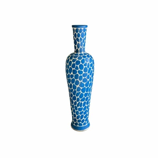 Jarre Rosi bouteille bleu majorelle, une pièce artisanale en céramique sculptée à la main. Décoration de la boutique Plume magasin de déco aux docks76 à rouen normandie