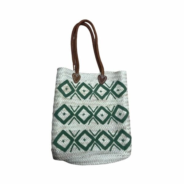 Sac paille artisanal avec des motifs kaki brodés dessus , sac de la boutique plume magasin de déco aux docks76 à Rouen normandie