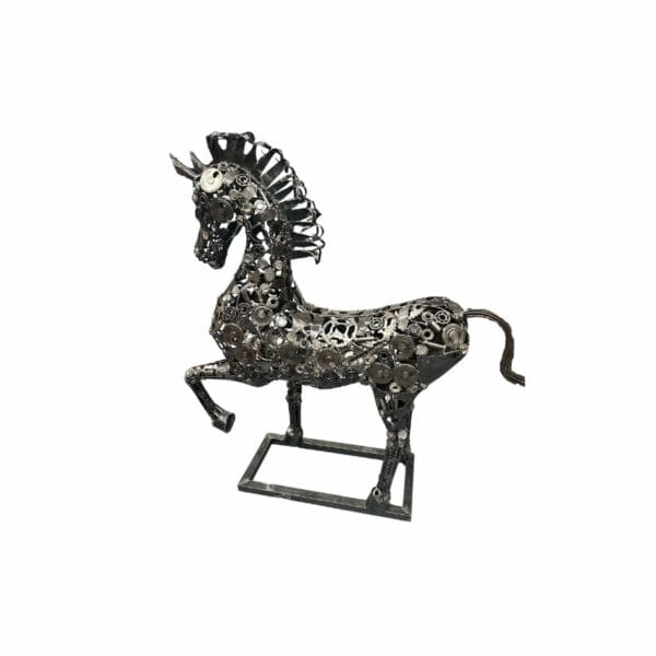 Sculpture cheval complet en métal artisanale décoration de la boiutique plume magasin de déco aux docks76 à Rouen en normandie