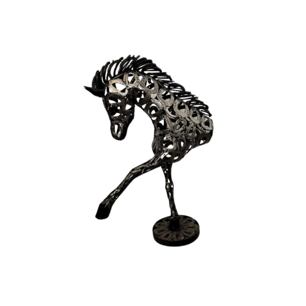 Sculpture artisanale en métal d'un demi cheval décoration de la boutique Plume magasin de déco aux docks76 à Rouen normandie